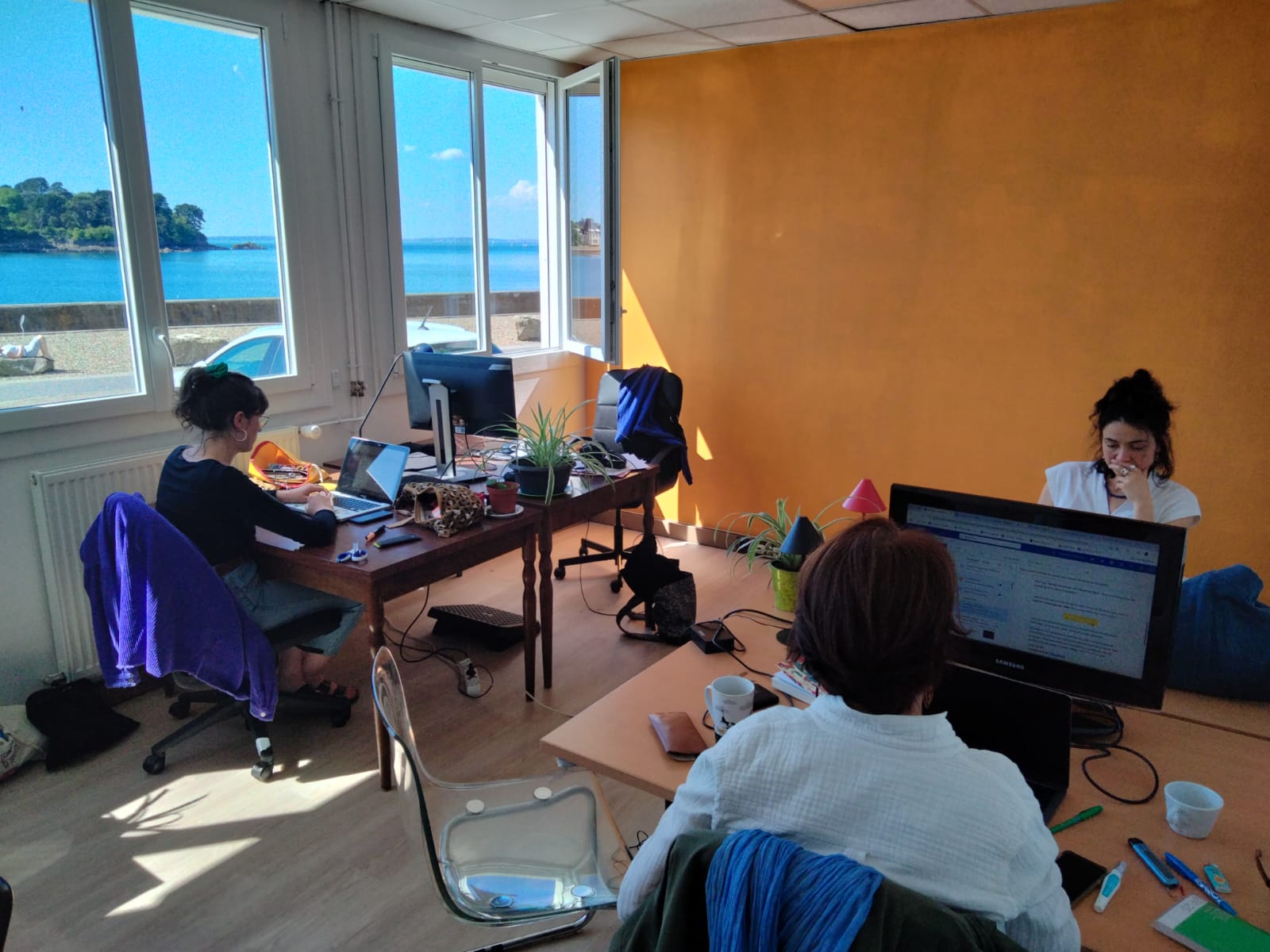Bureau Quatre et demai au Pole audiovisuel Douarnenez